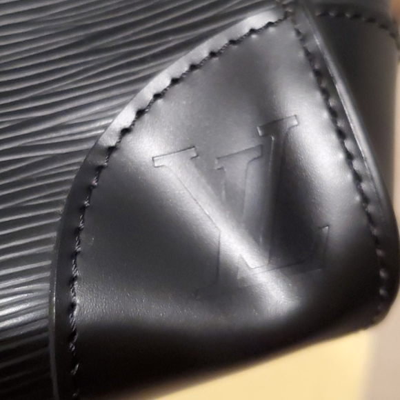 💯% Auth Louis Vuitton Phenix PM Epi Noir - Picture 8 of 9